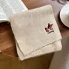 Bufanda cálida bordada de cachorro japonés lindo, suave y cómoda, bufanda tejida estilo universitario de invierno con lana, combinable con todo