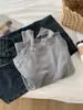 Elegante top ajustado de estilo coreano con un pequeño cuello mao, tejido elástico y una silueta favorecedora. Esta camiseta versátil de manga larga y color sólido es perfecta como capa base para otoño e invierno