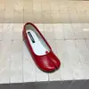 Zapatos para Mujer con Aumento Oculto de Altura y Diseño de Dedos Divididos, Nuevos Zapatos de Primavera 2026 de Nicho Estilo Pezuña de Caballo para Pulgar, Planos Plateados Estilo Pie de Cerdo