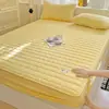 Sábana de Cama Acolchada Impermeable a Prueba de Orina de Tres Capas, Funda de Cama Individual de Algodón Lavable, Sábana Individual, Funda de Almohada Individual, Juego de Tres Piezas, Color Sólido
