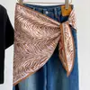 Lenço de seda listrado irregular estilo europeu feminino novo para primavera e verão, acessório de usar por cima, xale triangular, cinto para cintura de jeans, lenço triangular