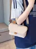 Bolsa Pequeña Cuadrada Ligera Versátil de Color Macarrón para Niñas, Bolsa de Tela con Bloques de Color Estilo Nuevo 2026, Bolso Cruzado Texturizado para Mujer