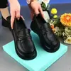 Mocassins Versáteis de Solado Macio para Mulheres Outono 2026 Novo Estilo Britânico Slip-on Sapatos Pequenos de Couro Antiderrapante Plataforma Sapatos de Salto Único com Solado Grosso