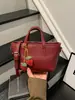 Bolsa de balde versátil e estilosa para uso transfronteiriço, bolsa de ombro e transversal moderna para o dia a dia e para o trabalho, bolsa de mão de nicho minimalista e moderna