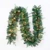 Guirlanda de Natal em PVC com Agulhas de Pinheiro Misturadas com Frutas Brancas e Vermelhas 2,7m Decoração de Rattan Estilo Europeu para Lareira