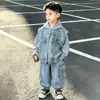 Conjunto de Tres Piezas con Sudadera de Mezclilla para Niños Primavera y Otoño Estilo Coreano Conjunto Fresco Travieso de Moda para Niños Ropa Infantil de Comercio Exterior para Niños Pequeños y Medianos