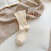 Calcetines para Mujer de Invierno Engrosados de Caña Media Beige Calcetines Apilados Cálidos Resistentes al Frío Boca Ancha Calcetines de Luna Estilo Japonés Medias Simples de Invierno