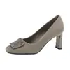 Sapatos de salto alto com salto grosso e toque sofisticado, novo modelo de primavera e outono estilo francês, com fivela metálica de strass, bico quadrado, sapatos de salto baixo slip-on