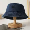 Sombrero de pescador de mezclilla vintage estilo coreano con bordado de letras para mujer, protección solar, versátil para uso al aire libre, hace que la cara se vea más pequeña