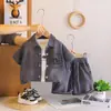 Conjunto de Verão para Meninos, Novo Estilo, Conjunto de Três Peças em Sarja Fina de Manga Curta para Bebê Menino, Roupas para Bebês e Crianças, Entrega de Roupas da Moda