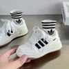 Zapatos de Skate para Niños 2026 Otoño Nuevo Estilo para Niños Medianos y Grandes Zapatos Casuales Estudiante Versátil Zapatos Deportivos Zapatos Blancos para Niños Zapatos Deportivos