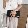 2026 Nuevo Bolso de Mano tipo Sobre Sencillo para Mujer con Textura Metálica, Cierre en Forma de C, Bolso Cuadrado Pequeño Moderno y Elegante, Estilo Versátil