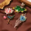 Broche Estilo Chinês Esmalte Imitação Lótus Pássaro-da-paz Folha de Lótus Broche Feminino Dinastia Han Corsage Cheongsam Suéter Cardigã Fivela
