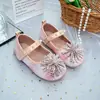 Outono de 2026 Fogos de Artifício Franceses Strass Sapatos de Princesa para Meninas Sola Macia Pérola Boca Rasa Sapatos Individuais Brilhante Cristal Borla Sapatos de Couro