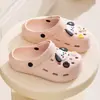 Novos Tamancos Femininos Qidashun, Decorações Fofas DIY para Sapatos de Verão, Sapatos de Praia, Sandálias para Flutuar, Sapatos de Jardim Respiráveis