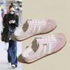 Zapatos de entrenamiento de malla transpirable para exteriores de verano estilo alemán para mujer, nuevo modelo 2026, sandalias perezosas cerradas sin cordones