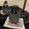 Bolsa de mão com tachas de diamante transfronteiriça para mulheres, nova bolsa de balde retrô francesa 2026, bolsa de ombro casual de alta qualidade