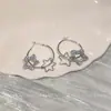 Pendientes de Aro Huecos con Colgante de Estrella de Resina de Lujo Ligero Europeo y Americano con Diseño Único, Aros Exquisitos y un Toque de Alta Gama