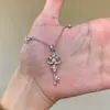Nuevo Collar de Diseño Exclusivo Estilo Vintage para Mujer, Cepillado Retro Versátil Exquisita Flor de Iris Llave Cadena para Clavícula de Lujo Ligero