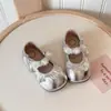 Zapatos para niña 2026 Primavera Nuevos Zapatos de Princesa de Cuero para Niños Suela Suave Zapatos Individuales para Bebé Niña para usar con Faldas Cuatro Estaciones Pequeños