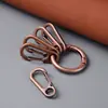 Llavero Colgante de Cuero para Hombres y Mujeres de Metal de Nicho Cubierta de Llave de Cobre Retro Cuerda Anillo de Llavero con Resorte Hebilla Colgante de Joyería
