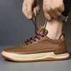 Zapatos de Hombre para Primavera 2025 Tenis Blancos Suela Suave Parte Superior Suave Modernos Versátiles Zapatos para Estudiantes Casuales Deportivos Zapatos sin Cordones para Hombre