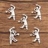Pingente esportivo de arremesso de peso de 2 cores 11x 21mm por atacado, pingente esportivo de atleta, acessórios DIY para bagagem e celular