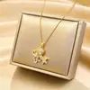 Nuevo producto transfronterizo: Cadena de clavícula elegante y versátil de lujo ligero con incrustaciones de microdiamantes, collar de acero de titanio, accesorio de joyería que no se decolora