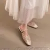 Zapatillas Cerradas de Malla Bordada Estilo Francés para Mujer, Sandalias Planas Mary Jane de Verano Estilo Hada con Correa de Perlas