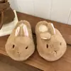 Pantuflas de felpa cómodas y divertidas con temática de conejito y suela gruesa, nuevo modelo otoño e invierno 2026, pantuflas de algodón tipo slip-on versátiles y adorables para usar en exteriores