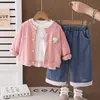 Conjunto de Ropa de Otoño para Niñas 2026 Primavera y Otoño Nuevo Estilo Moda Coreana Suéter Cárdigan Manga Larga Conjunto de Tres Piezas Ropa de Moda