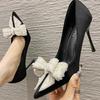 Saltos Finos Pretos com Strass e Laço para Mulheres Salto Agulha Novo Estilo 2025 com Saia Bico Fino Sexy Sapatos Baixos Elegantes