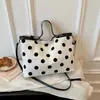 Bolsa Tote Grande de Bolinhas Estilo Coreano Feminina Alta Aparência Versátil para o Dia a Dia Bolsa de Ombro Único Simples Moda Bolsa de Tecido de Mão