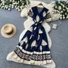 Vestido Estampado Estilo Boêmio com Amarração na Cintura para Mulheres 2026 Verão Decote V Emagrecedor Linha A Elegante Longo Vermelho
