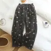 Pantalones de pijama de otoño e invierno para pareja, estilo unisex, forrados de felpa y engrosados, pantalones largos de cuadros, corte holgado, adecuados para uso casual y como ropa de estar en casa.