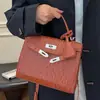 Bolso Kelly Retro de Gama Alta para Mujer 2025 Nuevo Bolso Bandolera Diario para Viajar Diseño de Nicho Bolso de Hombro Único Cruzado
