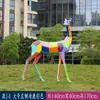 Escultura geométrica de veado pintada em fibra de vidro para exterior, adequada para pátios, parques, gramados residenciais e decorações de paisagismo com animais.