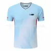 Uniformes de bádminton profesionales hechos a medida en múltiples colores degradados de tejidos de secado rápido, camisetas de manga corta para equipos de hombres y mujeres con números impresos para la creación de equipos