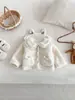 Ropa coreana de nuevo estilo para bebés y niños, elegante chaqueta de cachemira engrosada con solapa de encaje, top cálido de invierno para niñas