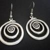 Pendientes de espiral geométricos retro desgastados transfronterizos de venta caliente 2024, pendientes irregulares de tendencia de personalidad europea y americana al por mayor
