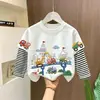 Camiseta de manga comprida 100% algodão para meninos, coleção primavera e outono 2026, novo estilo, gola redonda, roupas infantis, top com visual em camadas para bebê menino, camiseta de baixo
