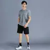 Uau, conjunto esportivo casual masculino customizado de secagem rápida para o verão, roupa simples e versátil para treino de corrida, atacado do fabricante