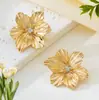Pendientes de Flor Minimalistas Japoneses y Coreanos Chapados en Oro con Incrustaciones de Diamantes, Pendientes Irregulares de Pétalos Elegantes y Versátiles al por Mayor