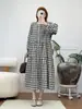 Nuevo estilo de otoño, cárdigan artístico de cuadros de un solo botón, vestido de manga larga, holgado talla grande para mujeres de talla grande, con cinturón para ceñir la cintura y falda larga