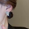 Pendientes con forma de placa de incienso para mosquitos, con clip para la oreja, con microincrustaciones de circonio y rosa, con perla, diseño de nicho para mujer, ligeros, lujosos y de alta calidad.