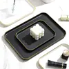 Bandeja rectangular de plástico estilo lujo ligero negro con borde dorado para uso doméstico en la sala de estar, para colocar tazas de té, platos, frutas y bocadillos