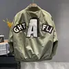 Chaqueta con Parche de Letra Nueva 2025 para Hombre Versátil Holgada Cuello Alto Chaqueta Juvenil Atractiva Moderna