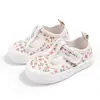 Estilo Novo Primavera e Outono Sapatos Mary Jane Florais para Meninas com Tira em T Solado Macio Sapatos Casuais Doces de Lona para Bebês