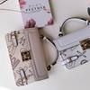 Venta Directa de Fábrica bolso cruzado para mujer popular textura de letras y palabras muy bien bolsa cuadrada pequeña de nicho bolso de moda portátil