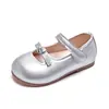 Zapatos de una sola pieza poco profundos estilo dulce francés para niña, nuevo estilo primavera 2026, zapatos de princesa, zapatos para bebé con suela suave y velcro